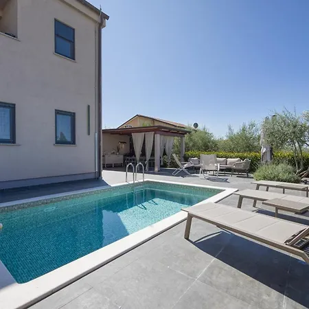 아파트 Abrega With Private Pool Tar-Vabriga